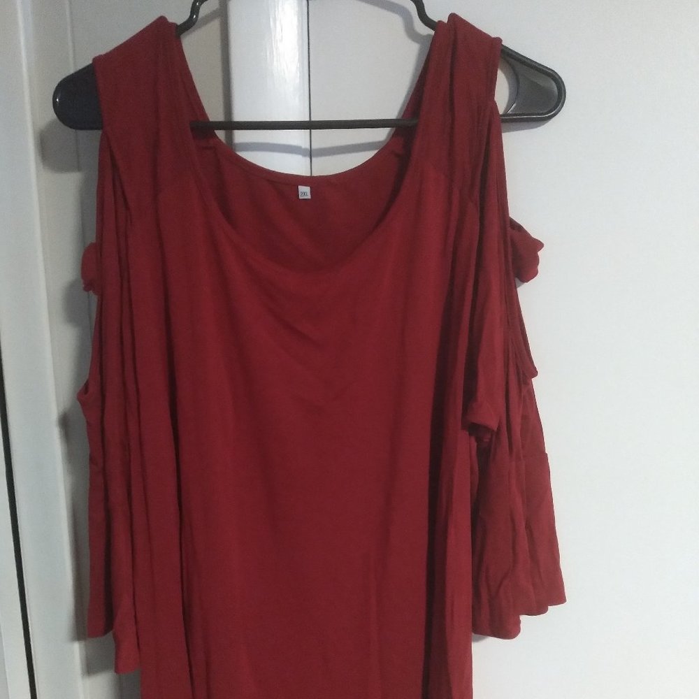 Women's cold shoulder, bell sleeve top size 2XL.